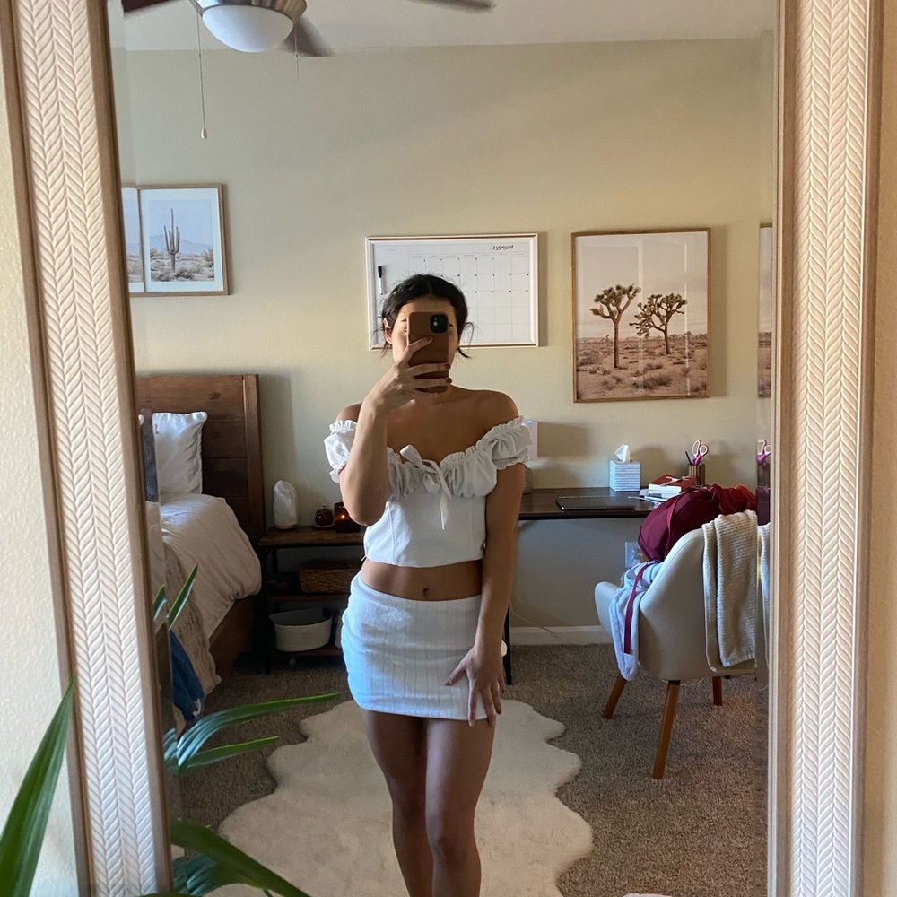 White puffer top